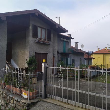 Appartamento Gianna Porto Valtravaglia Bagian luar foto