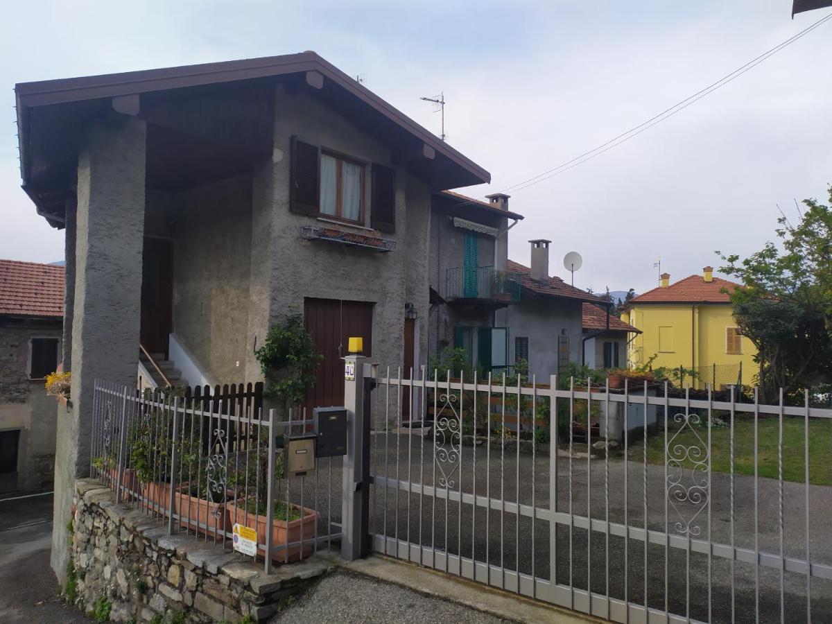 Appartamento Gianna Porto Valtravaglia Bagian luar foto