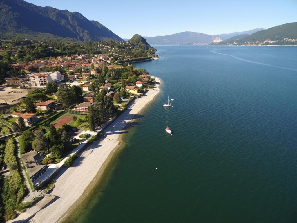 Appartamento Gianna Porto Valtravaglia Bagian luar foto