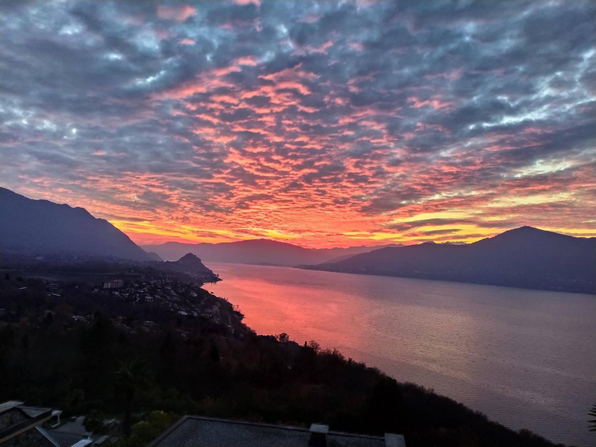 Appartamento Gianna Porto Valtravaglia Bagian luar foto